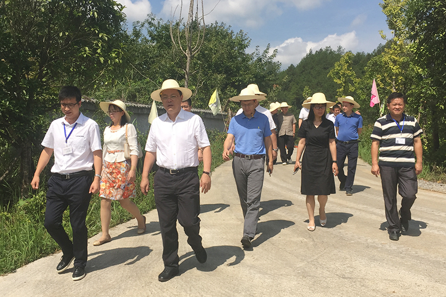 F:\2015-2018年OA文件 电视机媒体播放图设计\2018-OA文件 电视机媒体播放图设计\2018.07.31-中央党校副校长王东京考察调研北京资源威廉希尔williamhill集团\01.jpg